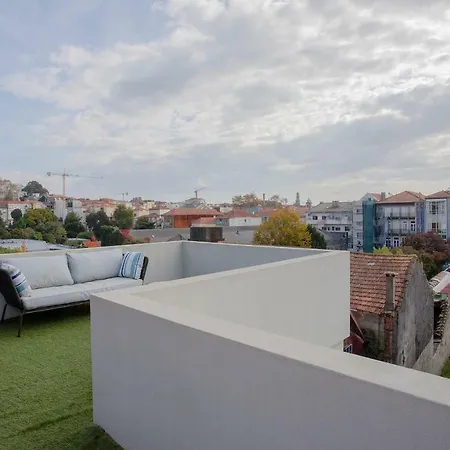 아파트 Liiiving In | Historic & Sunny Terrace