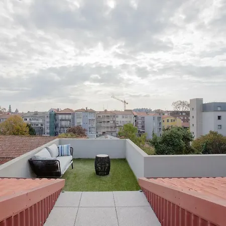 아파트 Liiiving In | Historic & Sunny Terrace
